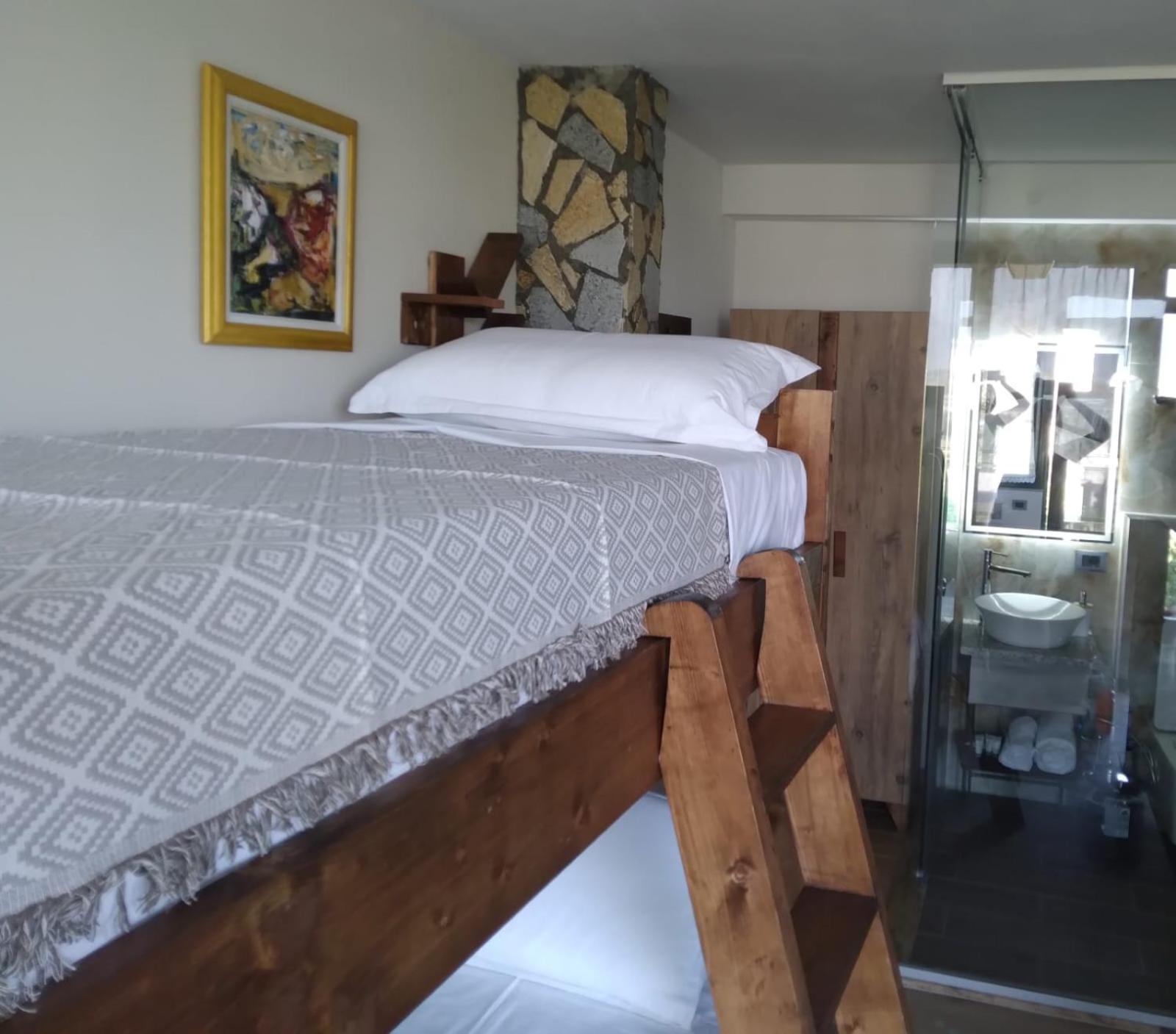 Vila Shehi Guesthouse And Winery Mucaj ภายนอก รูปภาพ